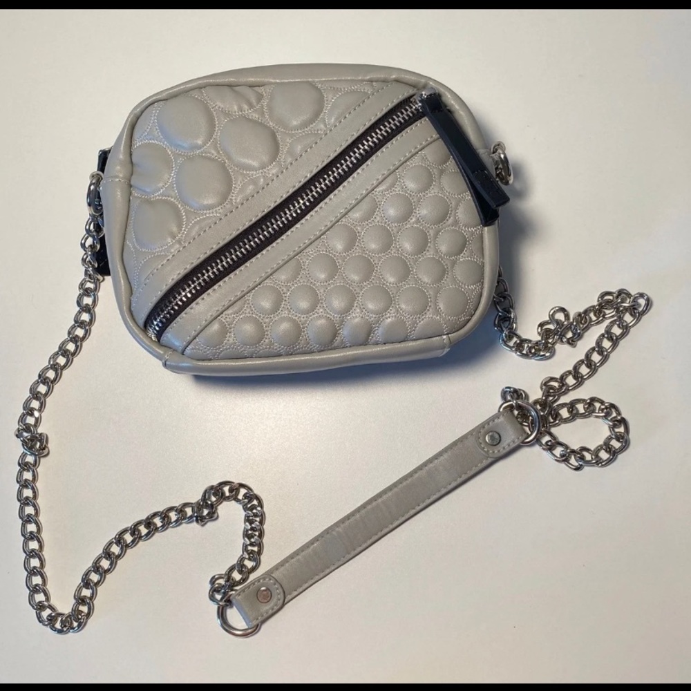 Like New! GX by Gwen Stephanie crossbody chain bag